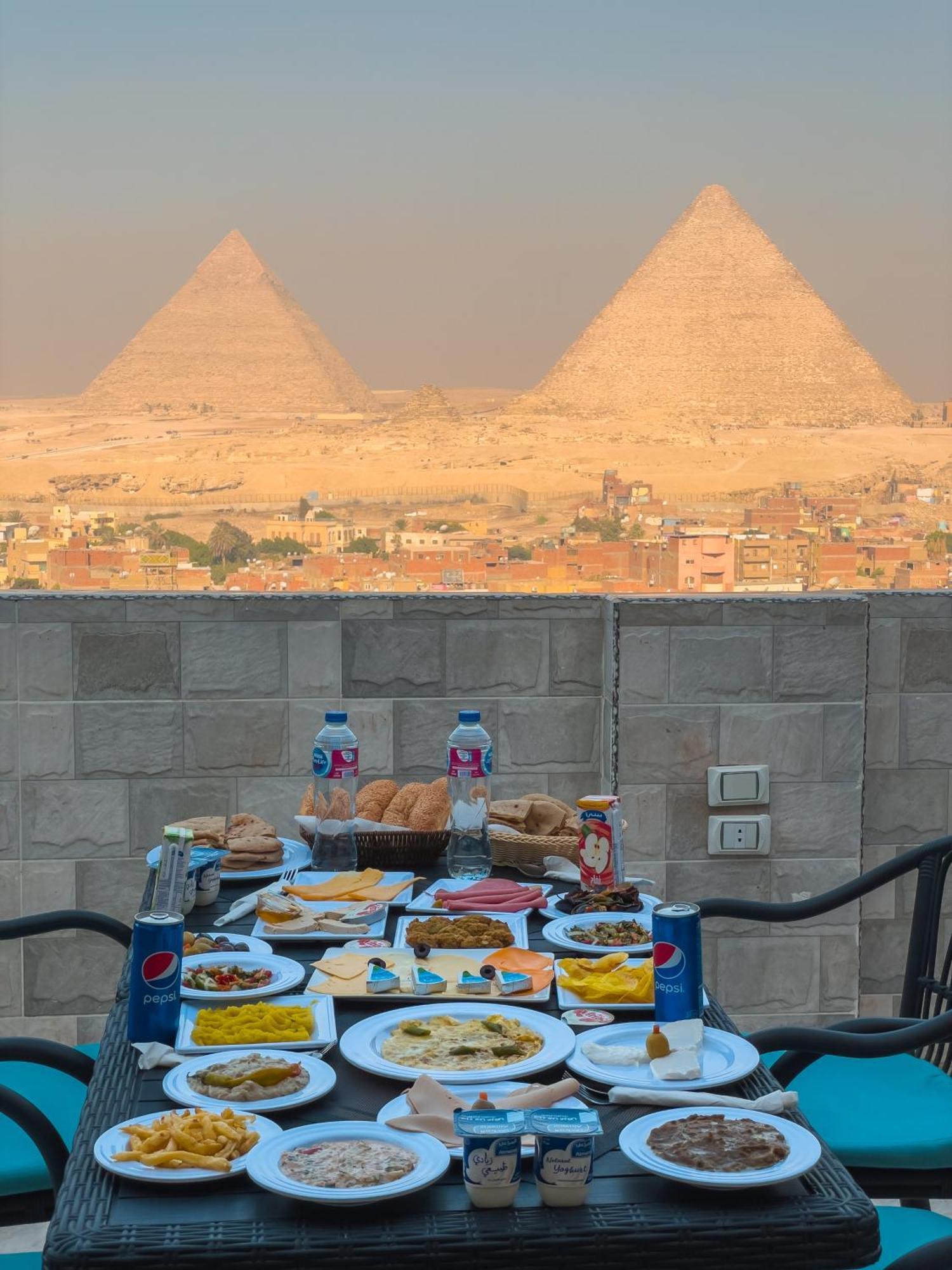 Jumeirah Pyramids View Inn Kafrat al Jabal Bagian luar foto