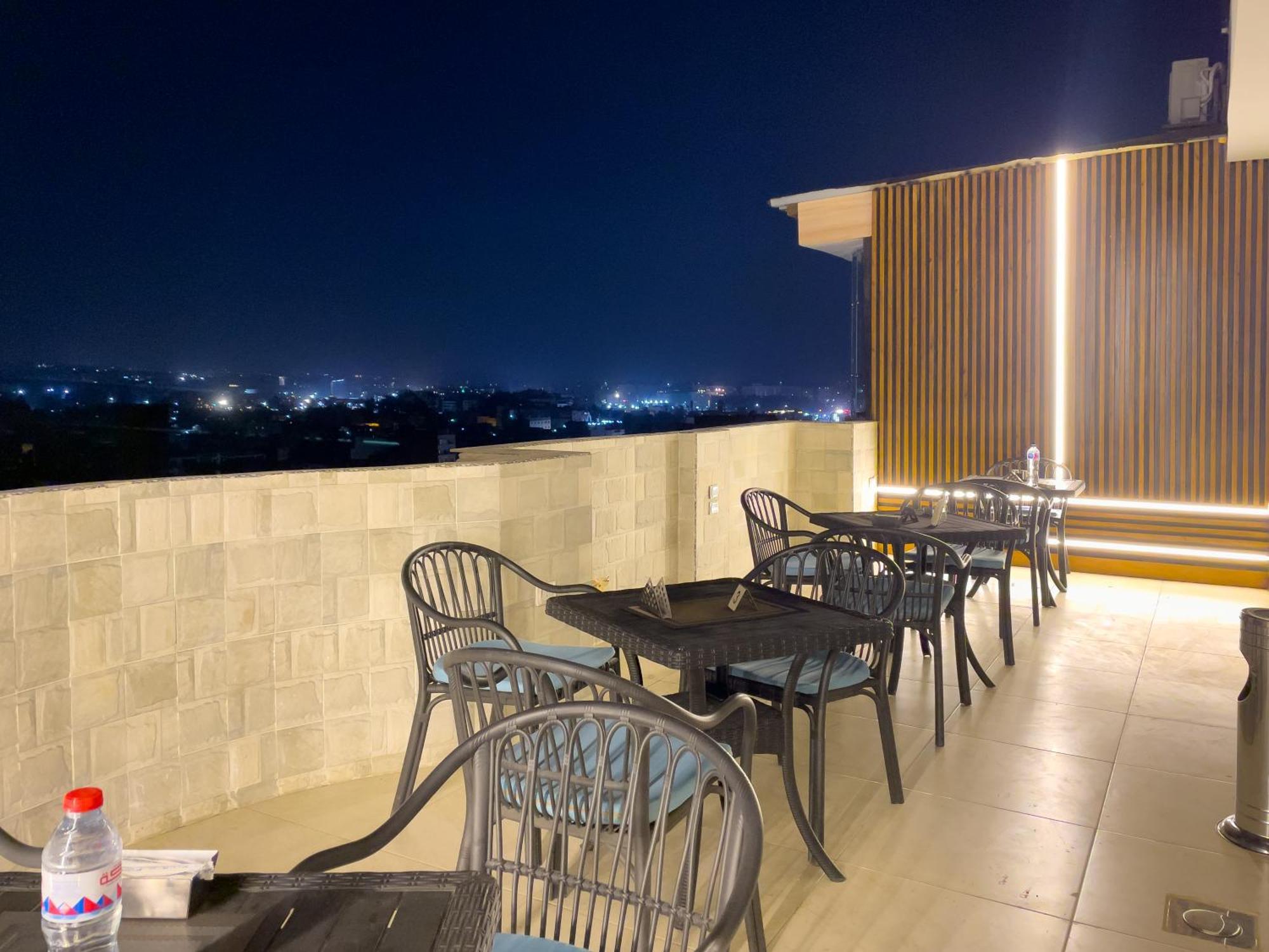 Jumeirah Pyramids View Inn Kafrat al Jabal Bagian luar foto